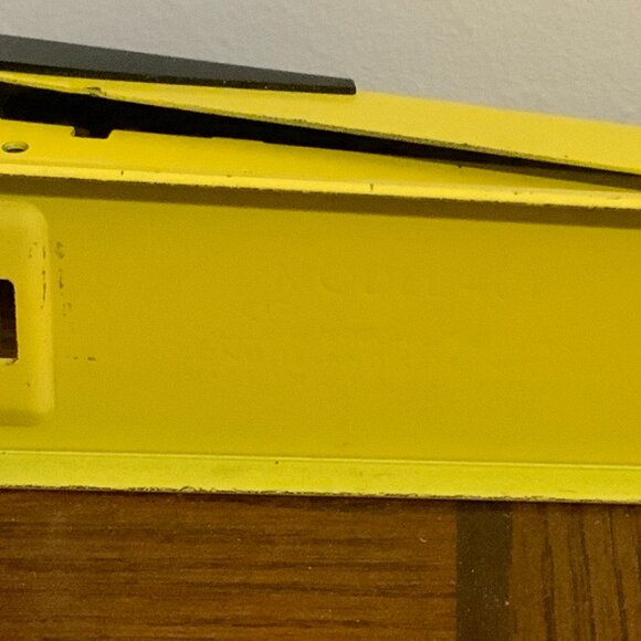 Mid Century Pale YELLOW SWINGLINE STAPLER Model 401, Vintage Stapler - Picture 6 of 9